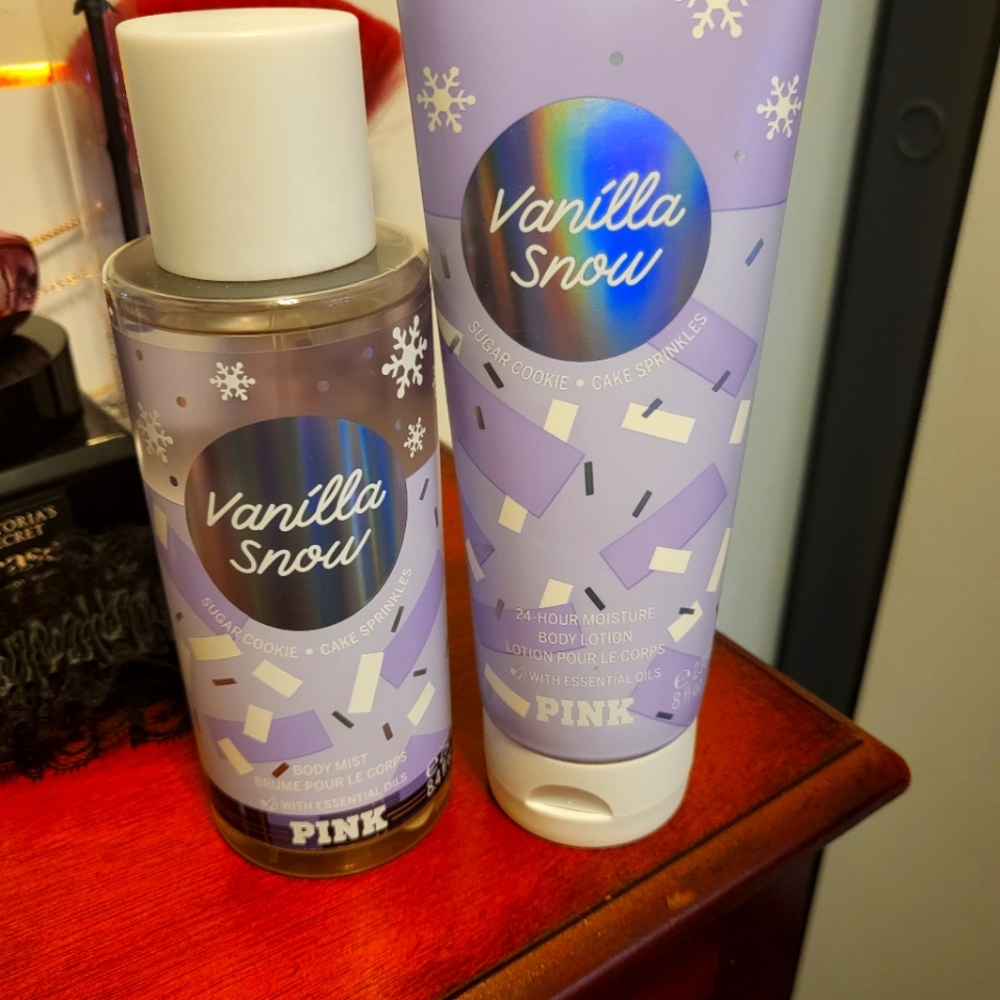 Vanilla snow VS PINK SET 2 PC NWT